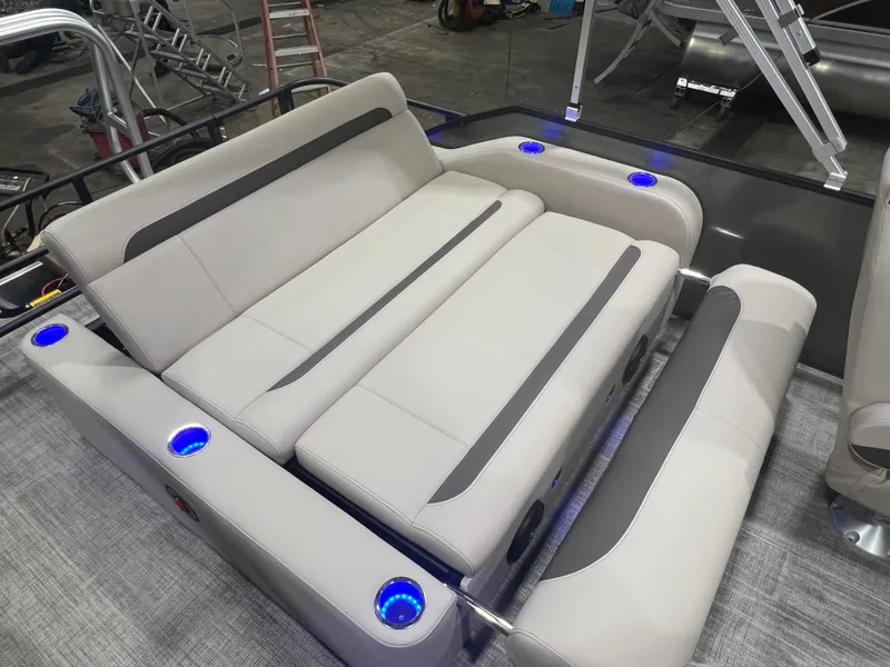 Slide: The Image of Bentley Pontoons Legacy 223 Swingback Tritoon & Honda 4-Stroke EFI 2026 - 17