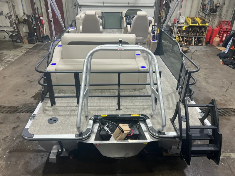 Slide: The Image of Bentley Pontoons Legacy 223 Swingback Tritoon & Honda 4-Stroke EFI 2026 - 34