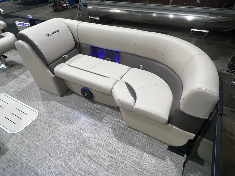 Slide: The Image of Bentley Pontoons Legacy 223 Swingback Tritoon & Honda 4-Stroke EFI 2026 - 6