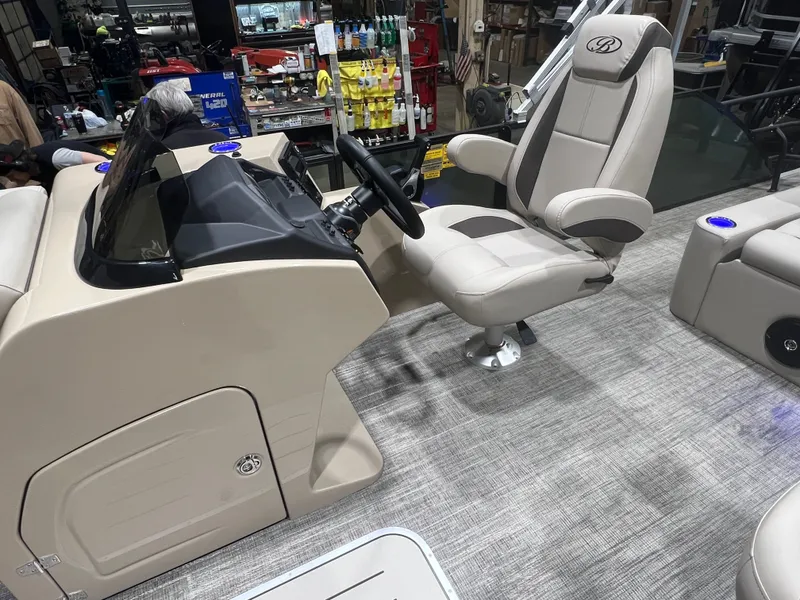 Slide: The Image of Bentley Pontoons Legacy 223 Swingback Tritoon & Honda 4-Stroke EFI 2026 - 9