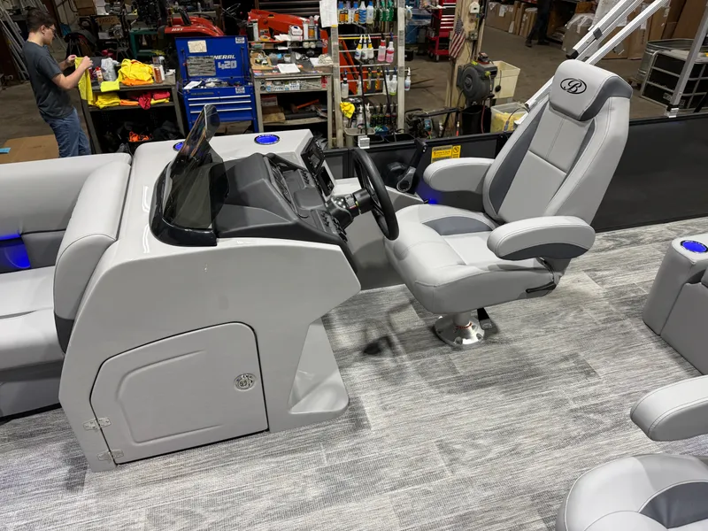 Slide: The Image of Bentley Pontoons Legacy 220 Swingback & Honda 4-Stroke EFI 2026 - 10