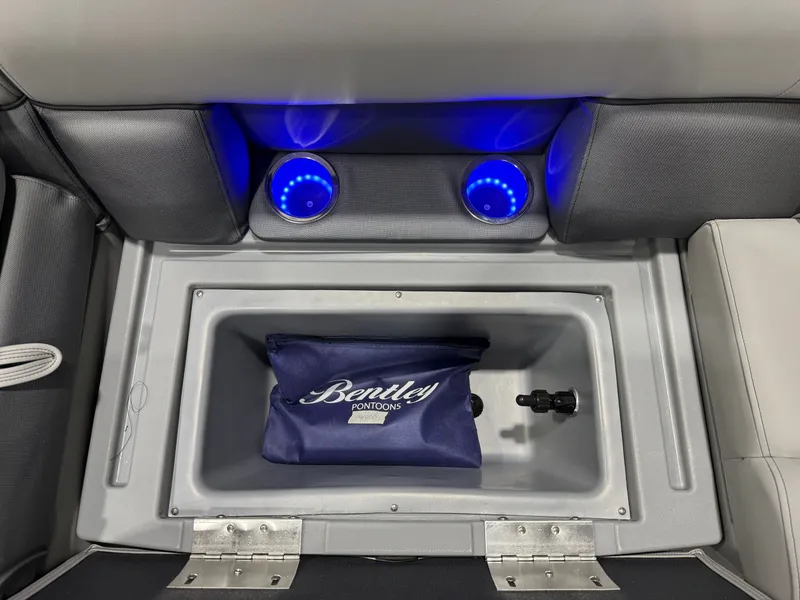 Slide: The Image of Bentley Pontoons Legacy 220 Swingback & Honda 4-Stroke EFI 2026 - 29