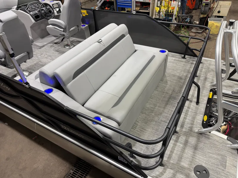 Slide: The Image of Bentley Pontoons Legacy 220 Swingback & Honda 4-Stroke EFI 2026 - 4