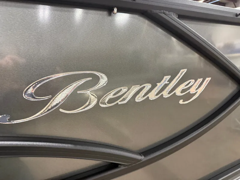 Slide: The Image of Bentley Pontoons Legacy 220 Swingback & Honda 4-Stroke EFI 2026 - 41