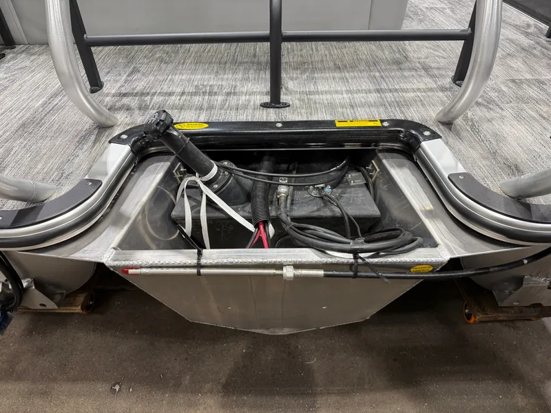 Slide: The Image of Bentley Pontoons Legacy 220 Swingback & Honda 4-Stroke EFI 2026 - 45