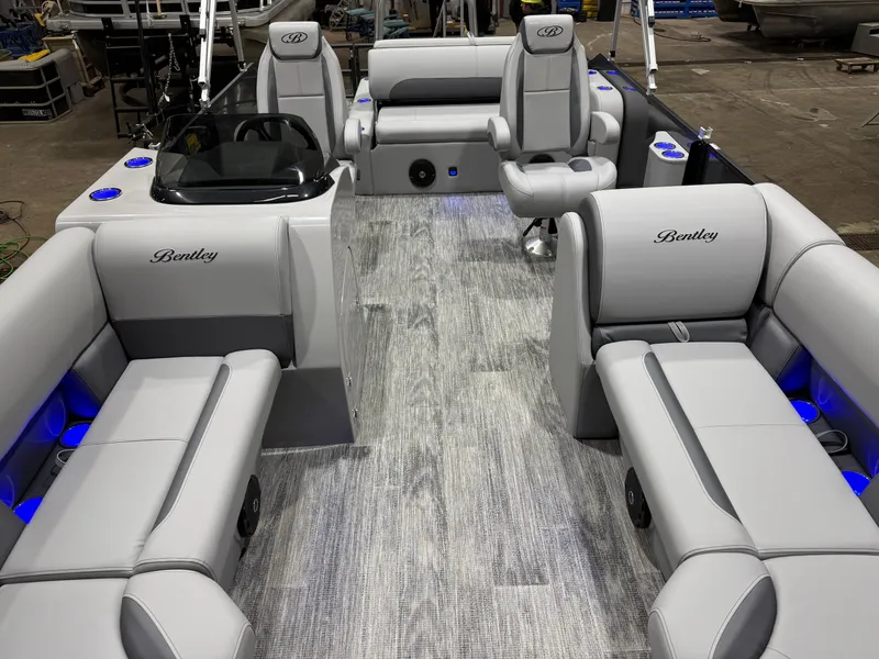 Slide: The Image of Bentley Pontoons Legacy 220 Swingback & Honda 4-Stroke EFI 2026 - 6