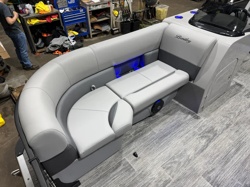 Slide: The Image of Bentley Pontoons Legacy 220 Swingback & Honda 4-Stroke EFI 2026 - 7