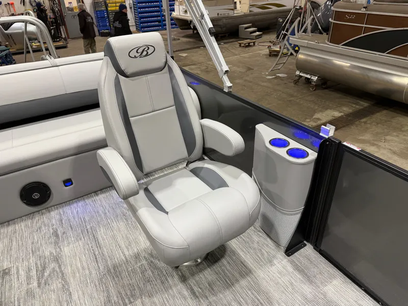 Slide: The Image of Bentley Pontoons Legacy 220 Swingback & Honda 4-Stroke EFI 2026 - 9