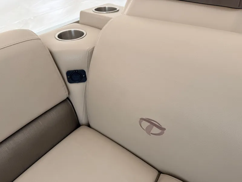 Slide: The Image of Tahoe 2280 Quad Lounge 2020 - 11