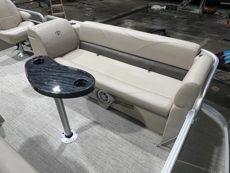 Slide: The Image of Tahoe 2280 Quad Lounge 2020 - 12