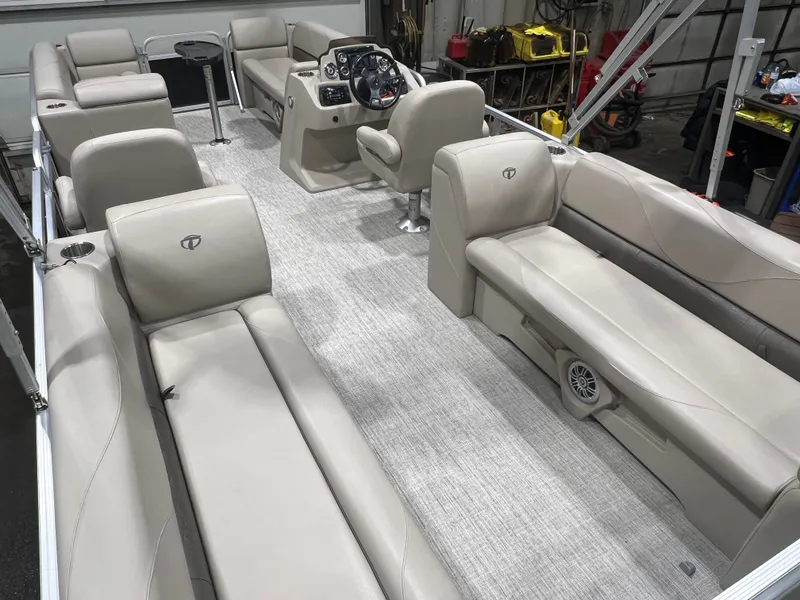 Slide: The Image of Tahoe 2280 Quad Lounge 2020 - 19