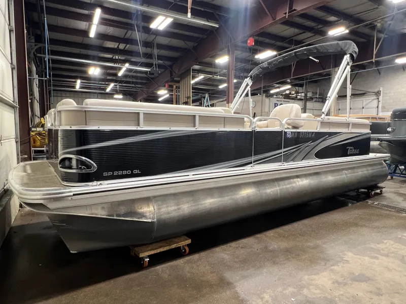 Slide: The Image of Tahoe 2280 Quad Lounge 2020 - 20