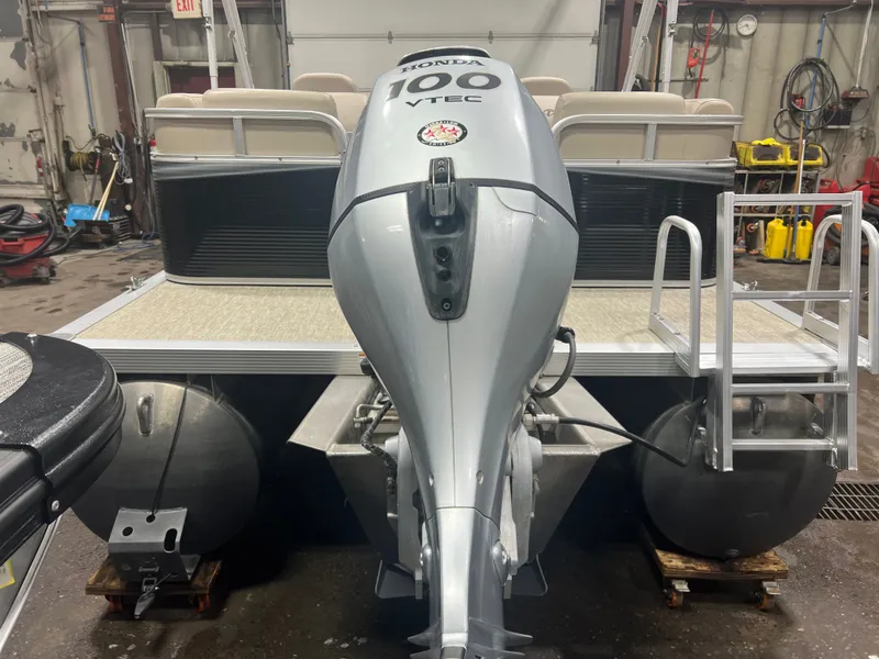 Slide: The Image of Tahoe 2280 Quad Lounge 2020 - 25