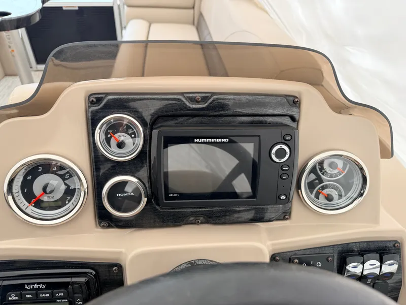 Slide: The Image of Tahoe 2280 Quad Lounge 2020 - 5