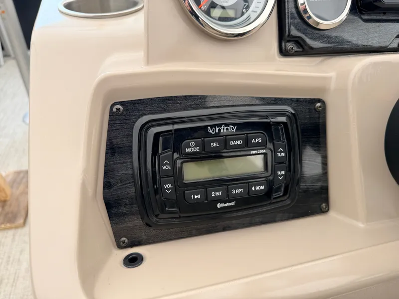 Slide: The Image of Tahoe 2280 Quad Lounge 2020 - 6