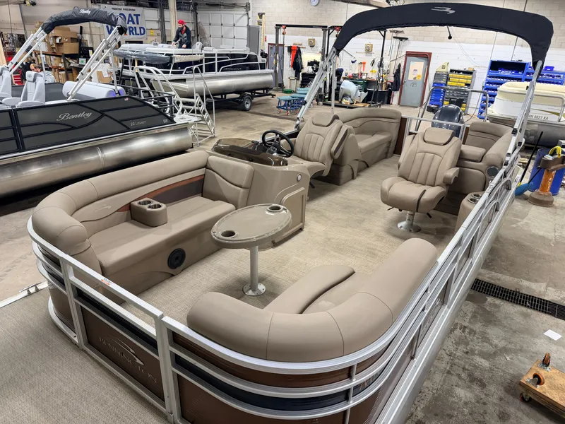 The Image of Bennington 22 SSR Quad Lounge Pontoon 2020 - 1