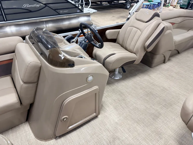Slide: The Image of Bennington 22 SSR Quad Lounge Pontoon 2020 - 17
