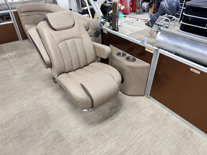 Slide: The Image of Bennington 22 SSR Quad Lounge Pontoon 2020 - 27