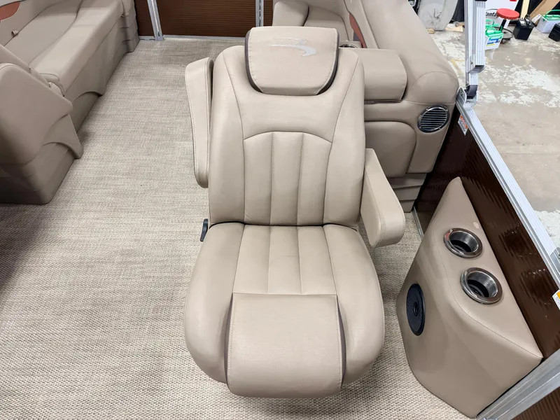 Slide: The Image of Bennington 22 SSR Quad Lounge Pontoon 2020 - 28