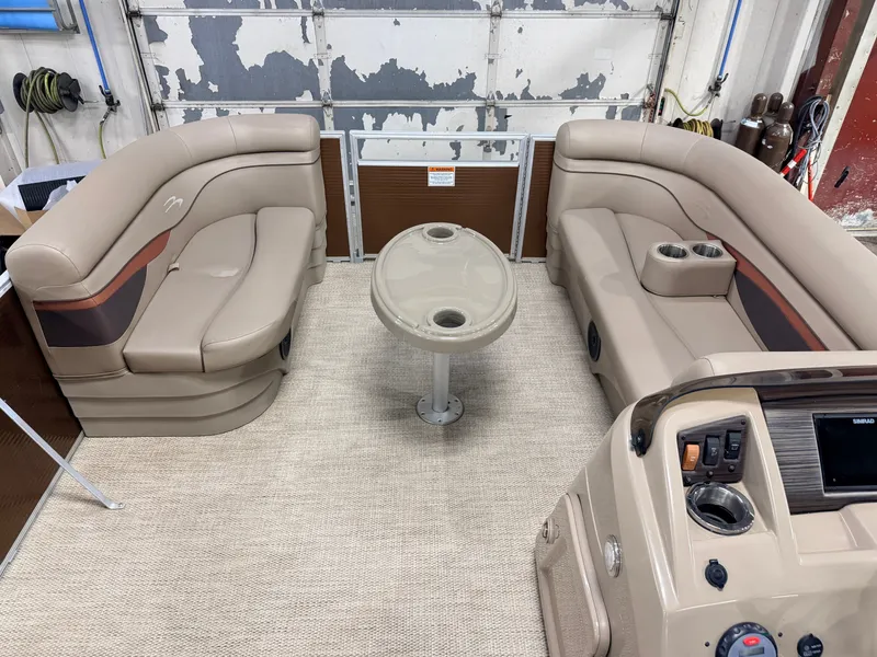 Slide: The Image of Bennington 22 SSR Quad Lounge Pontoon 2020 - 3