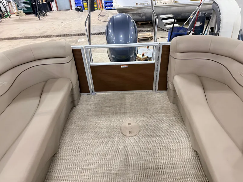 Slide: The Image of Bennington 22 SSR Quad Lounge Pontoon 2020 - 34