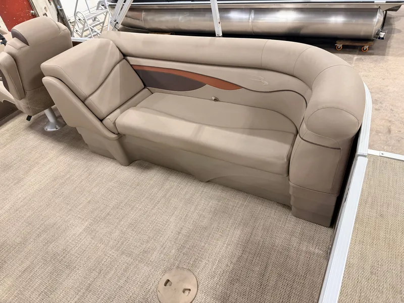 Slide: The Image of Bennington 22 SSR Quad Lounge Pontoon 2020 - 35