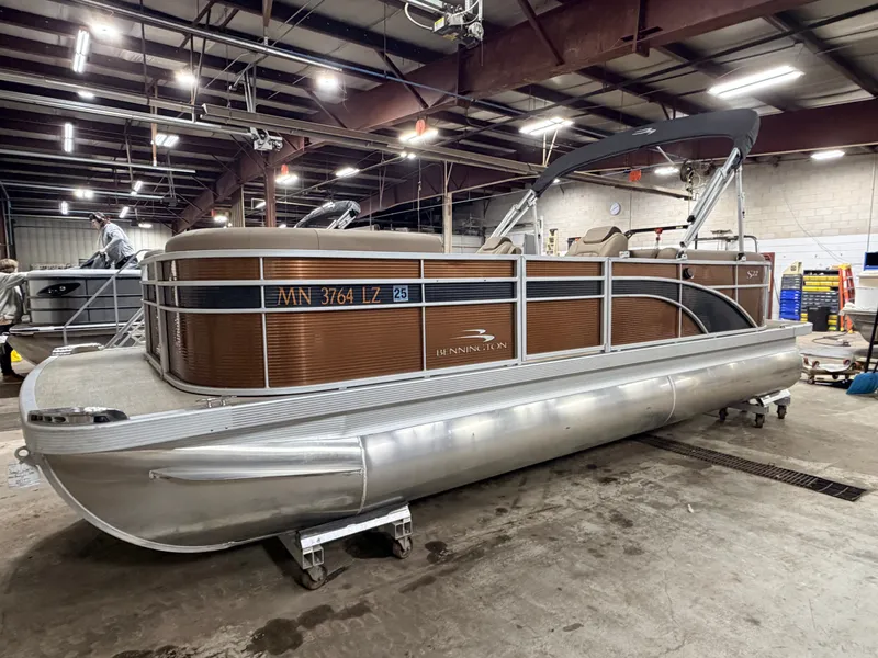 Slide: The Image of Bennington 22 SSR Quad Lounge Pontoon 2020 - 40