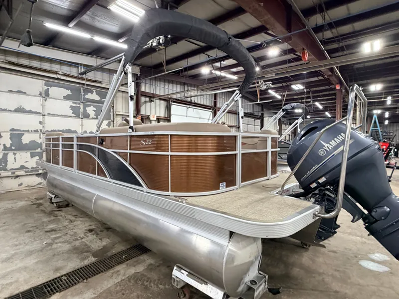 Slide: The Image of Bennington 22 SSR Quad Lounge Pontoon 2020 - 43