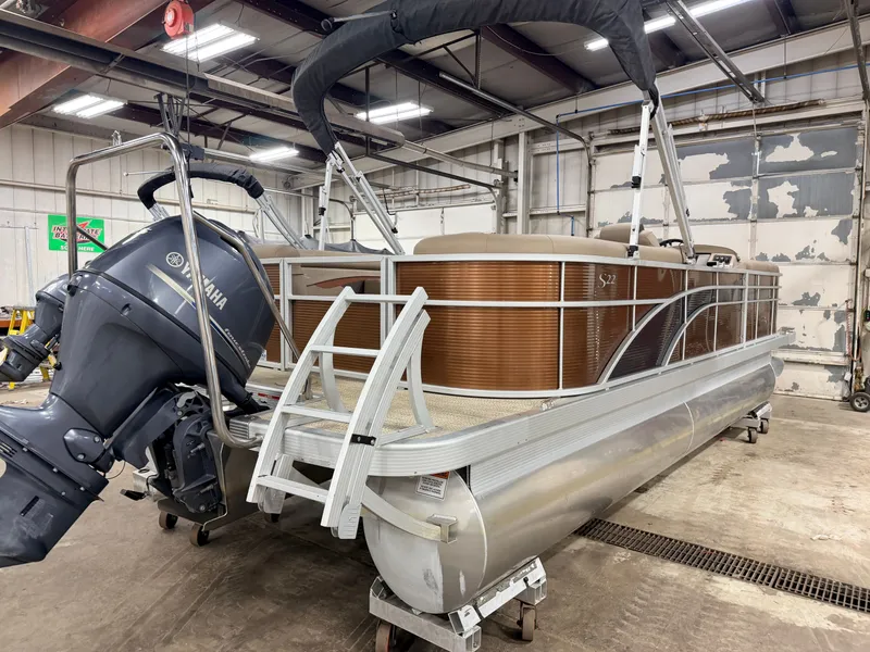 Slide: The Image of Bennington 22 SSR Quad Lounge Pontoon 2020 - 44