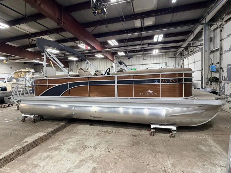 Slide: The Image of Bennington 22 SSR Quad Lounge Pontoon 2020 - 48