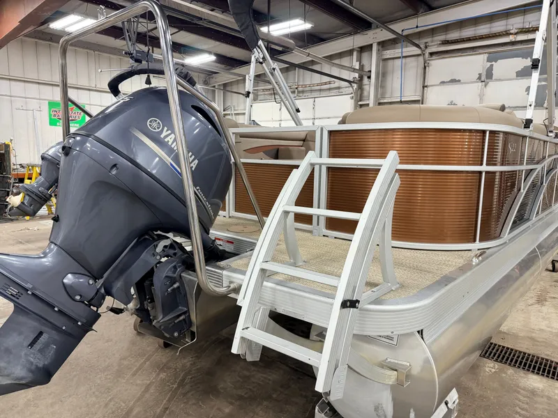 Slide: The Image of Bennington 22 SSR Quad Lounge Pontoon 2020 - 50