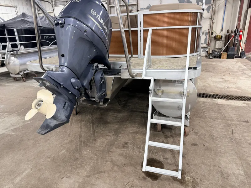 Slide: The Image of Bennington 22 SSR Quad Lounge Pontoon 2020 - 51