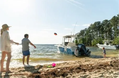 Slide: The Image of Sea Hunt Ultra 255 SE 2026 - 10