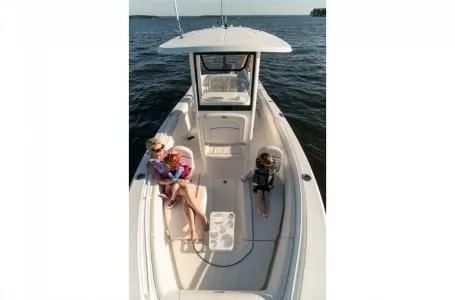 Slide: The Image of Sea Hunt Ultra 255 SE 2026 - 4