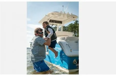 Slide: The Image of Sea Hunt Ultra 255 SE 2026 - 5