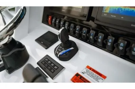 Slide: The Image of Sea Hunt Ultra 265 SE 2026 - 4