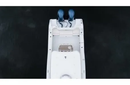 Slide: The Image of Sea Hunt Ultra 265 SE 2026 - 5