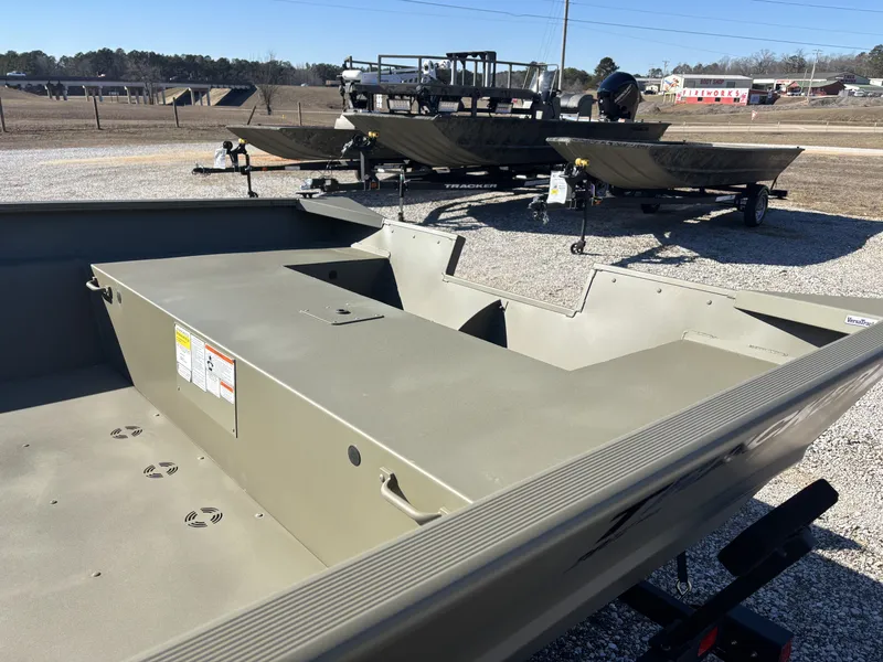 Slide: The Image of Tracker 2072 UTILITY 2026 - 6