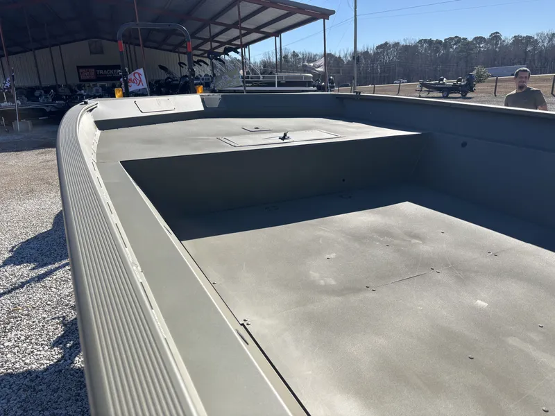 Slide: The Image of Tracker 2072 UTILITY 2026 - 7