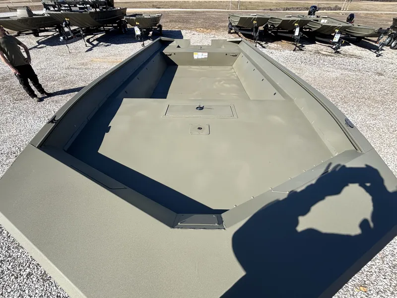 Slide: The Image of Tracker 2072 UTILITY 2026 - 8