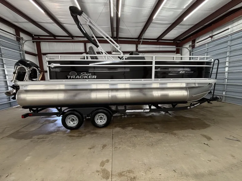 The Image of Sun Tracker Fishin' Barge 20 DLX 2026 - 1
