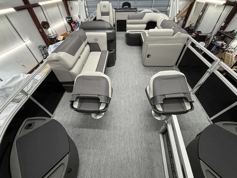 Slide: The Image of Sun Tracker Fishin' Barge 20 DLX 2026 - 11