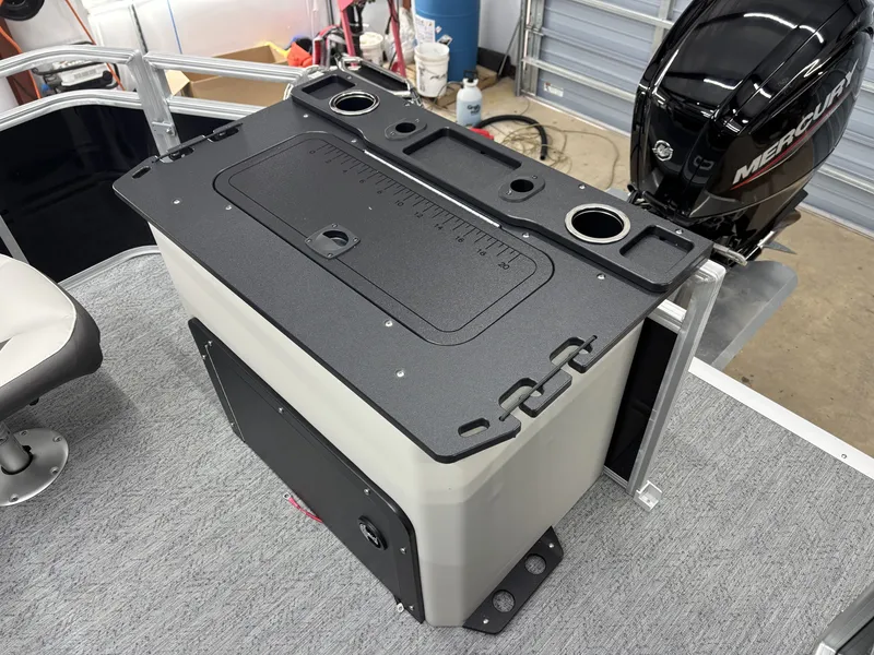 Slide: The Image of Sun Tracker Fishin' Barge 20 DLX 2026 - 13