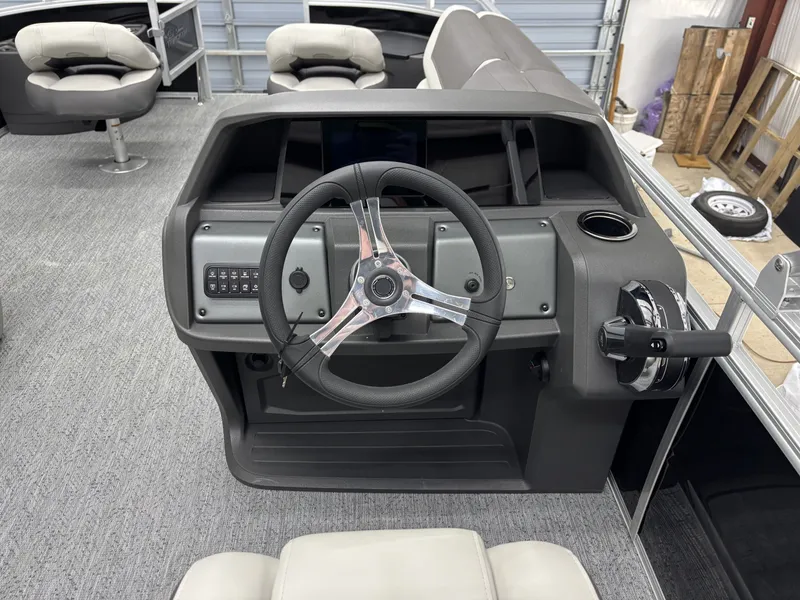 Slide: The Image of Sun Tracker Fishin' Barge 20 DLX 2026 - 6