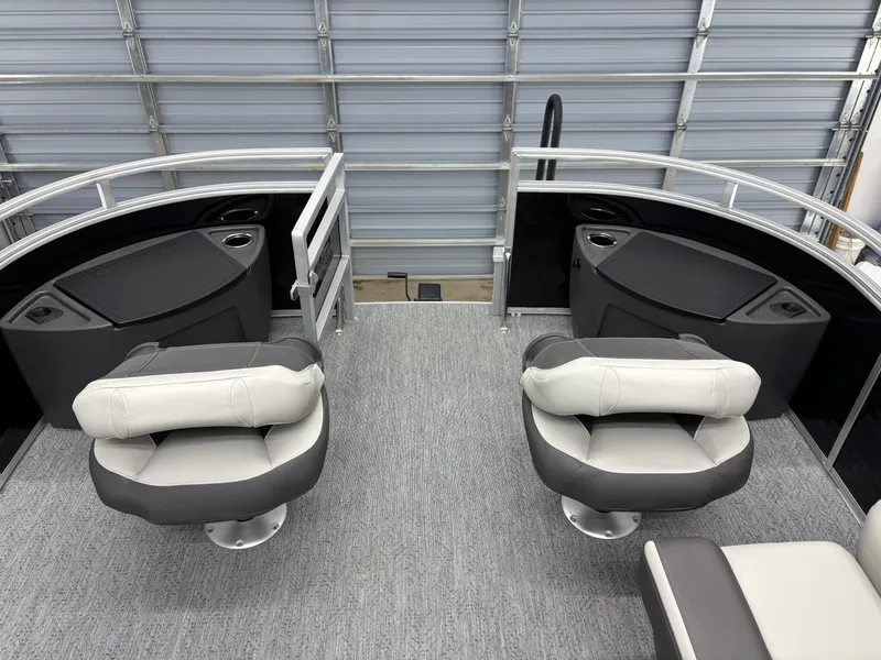 Slide: The Image of Sun Tracker Fishin' Barge 20 DLX 2026 - 7