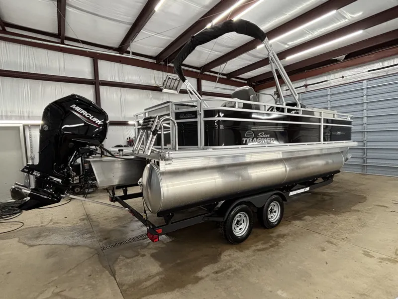 Slide: The Image of Sun Tracker Fishin' Barge 20 DLX 2026 - 8