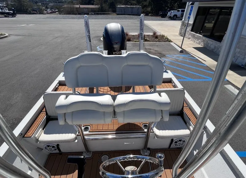 Slide: The Image of G3 Bay 20 DLX 2017 - 16