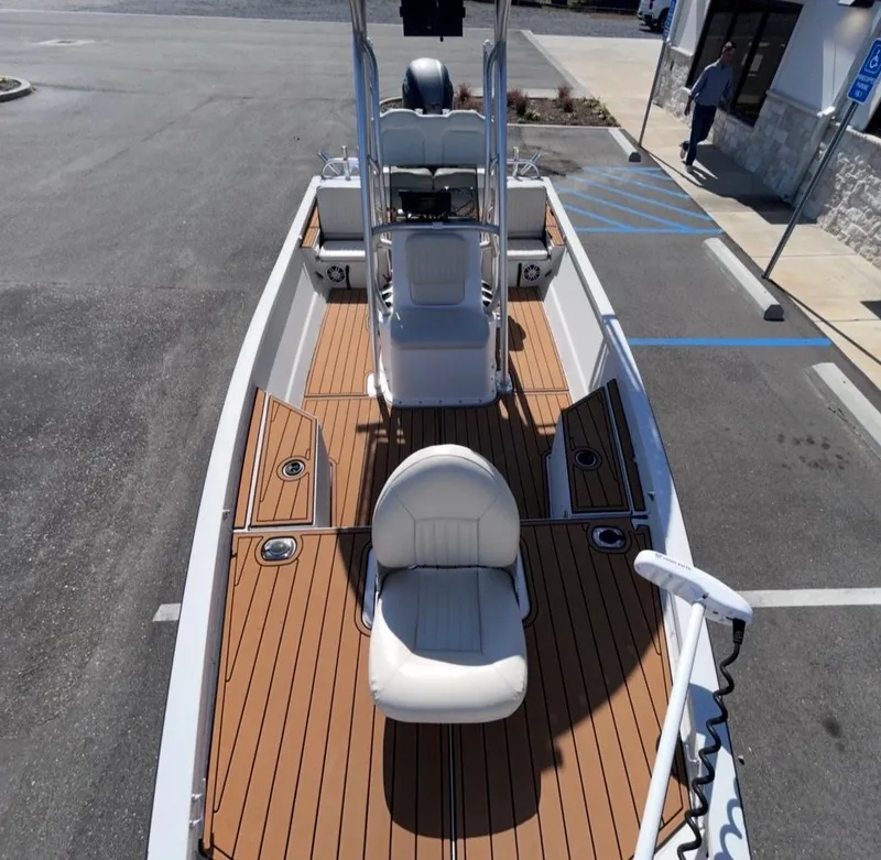 Slide: The Image of G3 Bay 20 DLX 2017 - 5