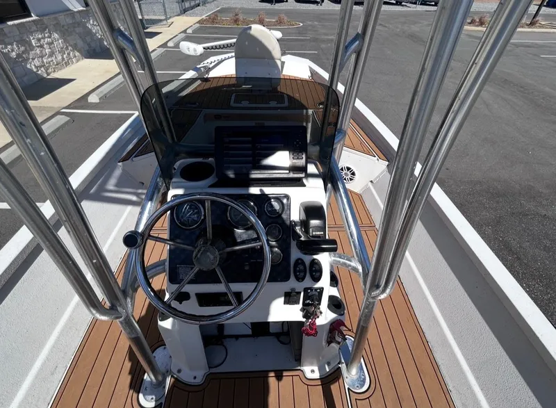 Slide: The Image of G3 Bay 20 DLX 2017 - 11