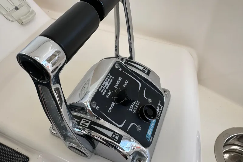 Slide: The Image of Throttle control of 2009 Riviera 47 Enclosed Flybridge Series II yacht. - 58